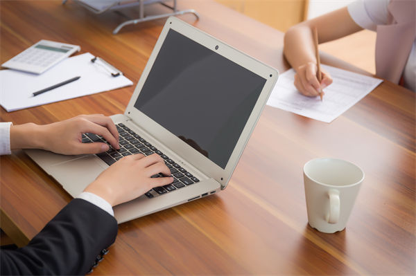 跨境电商迎最强合规监管时刻！卖家频收税务自查通知、咨询机构连夜做方案